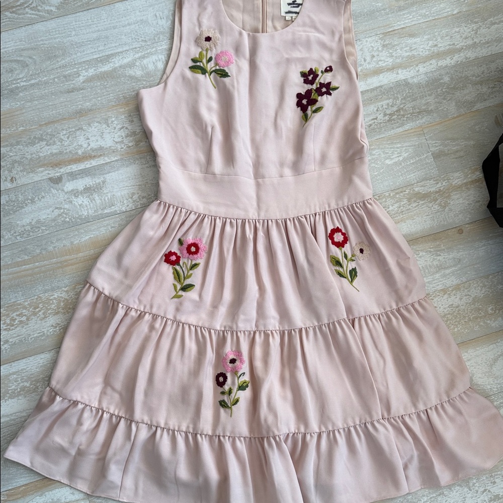 Kate Spade floral Embroidered lined Pink Dress.  Size 10. Zipper on the back.